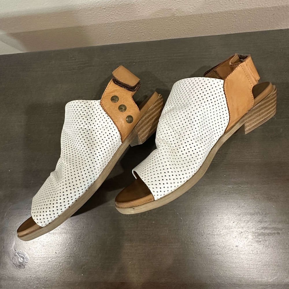 Spring Step Rapture Women’s White Sandals Size 38 (7.5)